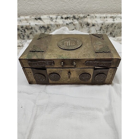 CHINESE Etched Brass / Medallions Trinket or Jewelry Box Wood insert 7x4x2.5 - Picture 1 of 12